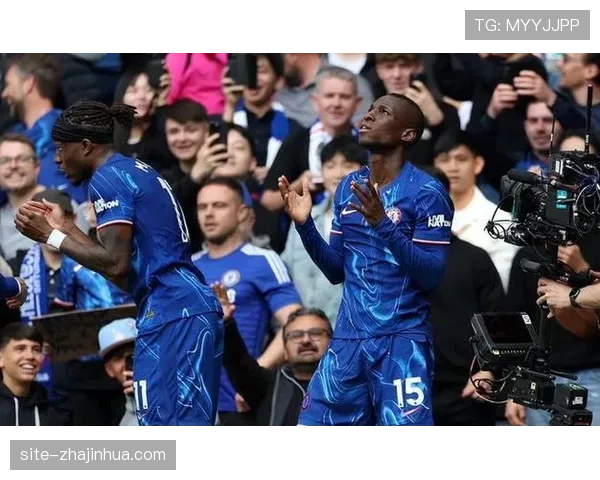 切尔西后腰拉维亚覆盖不足，中场屏障被埃弗顿轻易穿透